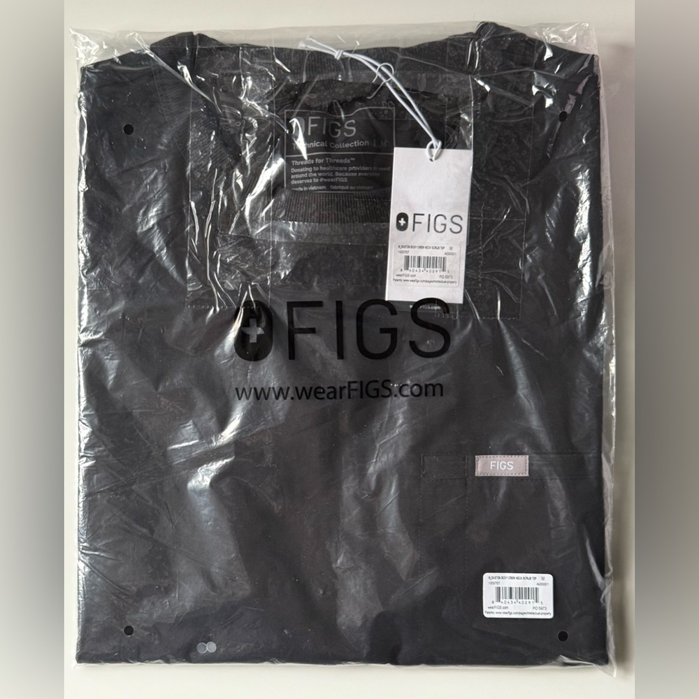 FIGS Men's Easton Boxy Crew Neck Scrub Top Black Size Medium NEW